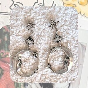 🎉🎉Lovisa Witchy Aesthetic Silver Moon & Star Drop Earrings